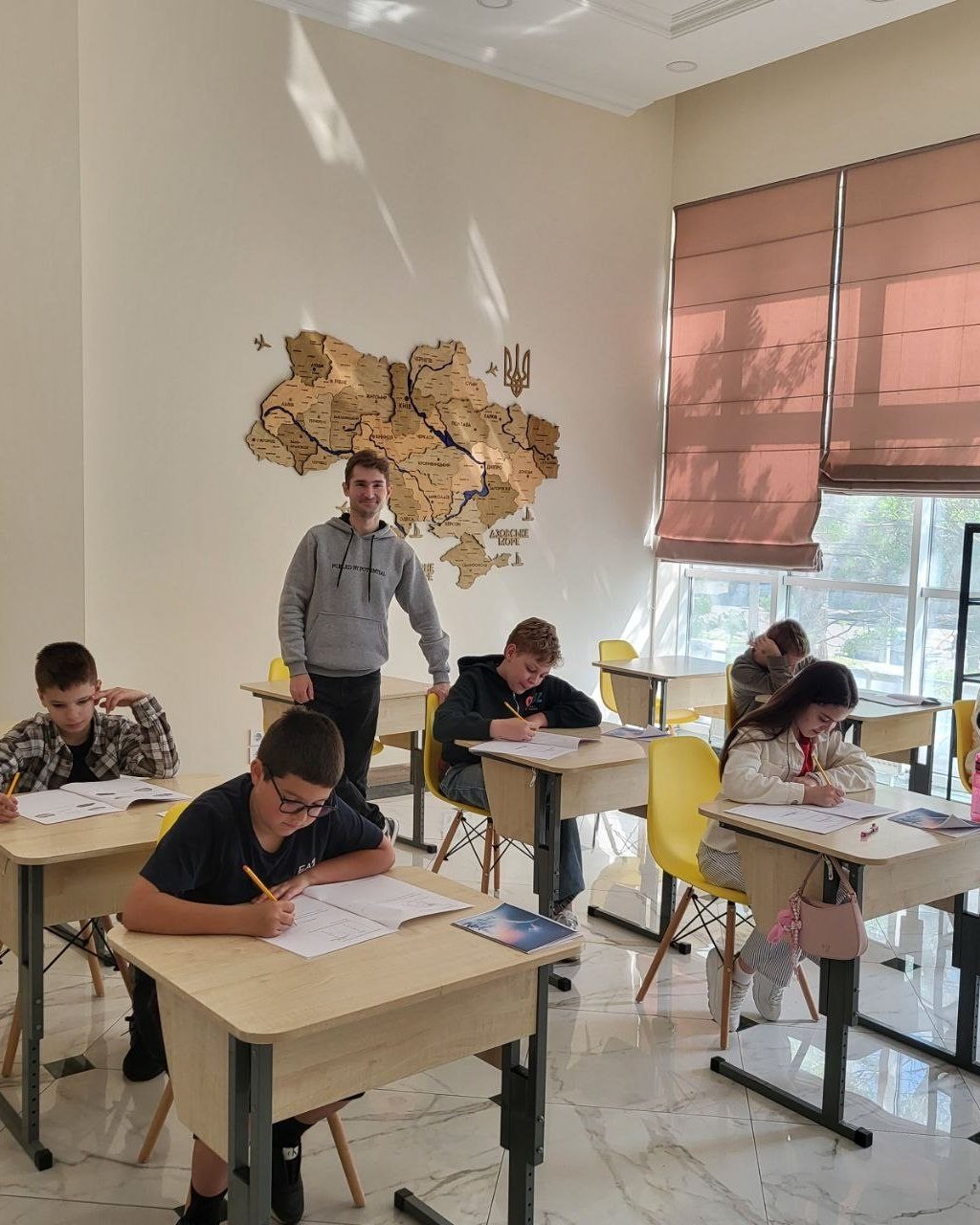 Учні ліцею Буквик на уроці